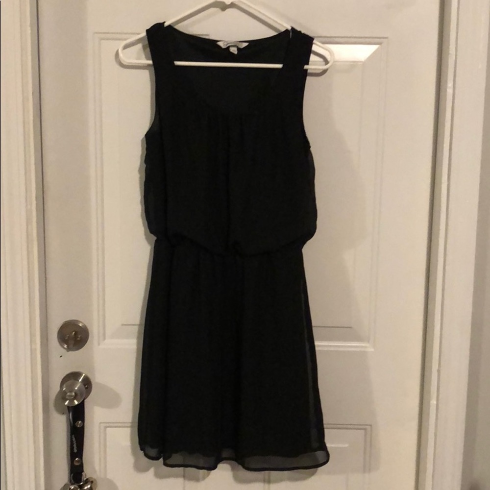 Black sleeveless dress